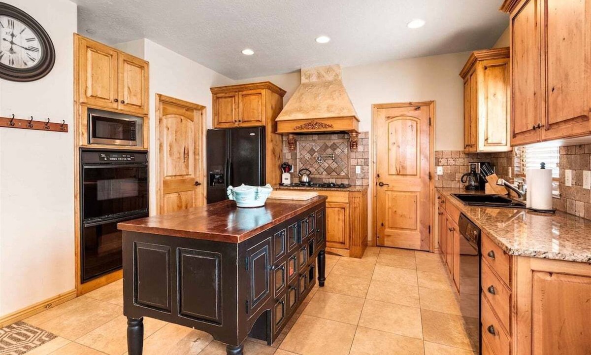 Wolf Creek House | Mountain Lion Outpost: Spacious 4BR townhome in Eden, UT, perfect for family retreats.