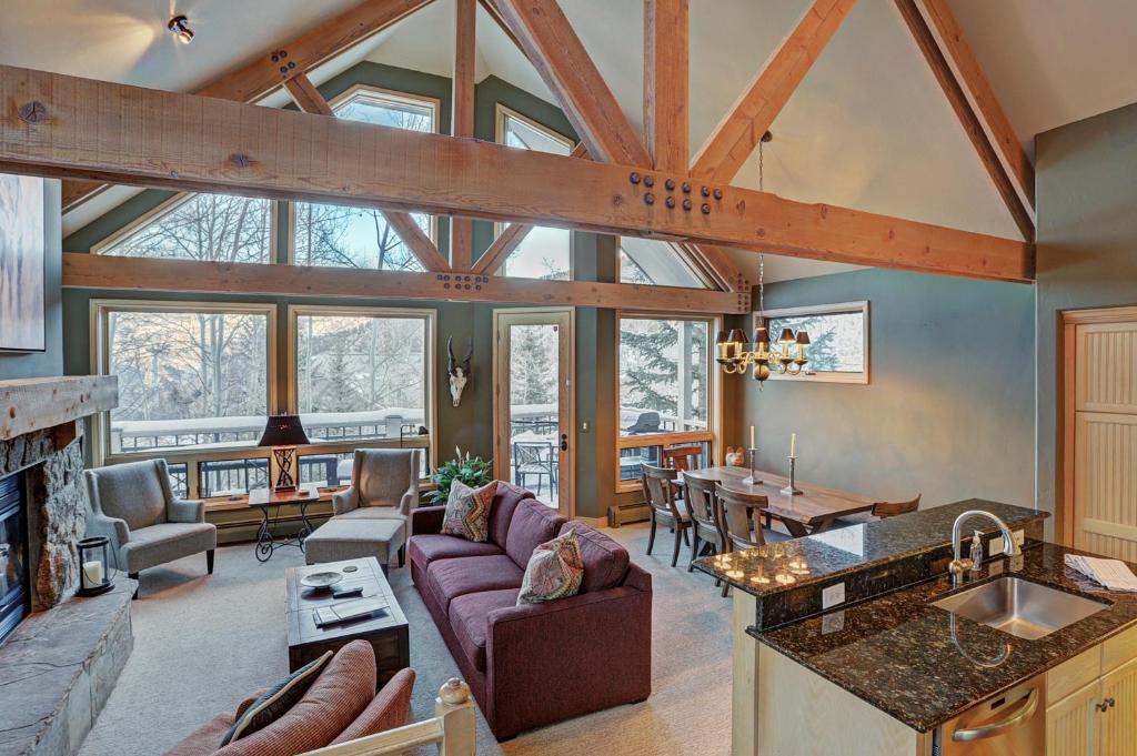 Beaver Creek House | Mountain Luxury Townhome-Ski in out & Wood Burning Fireplace