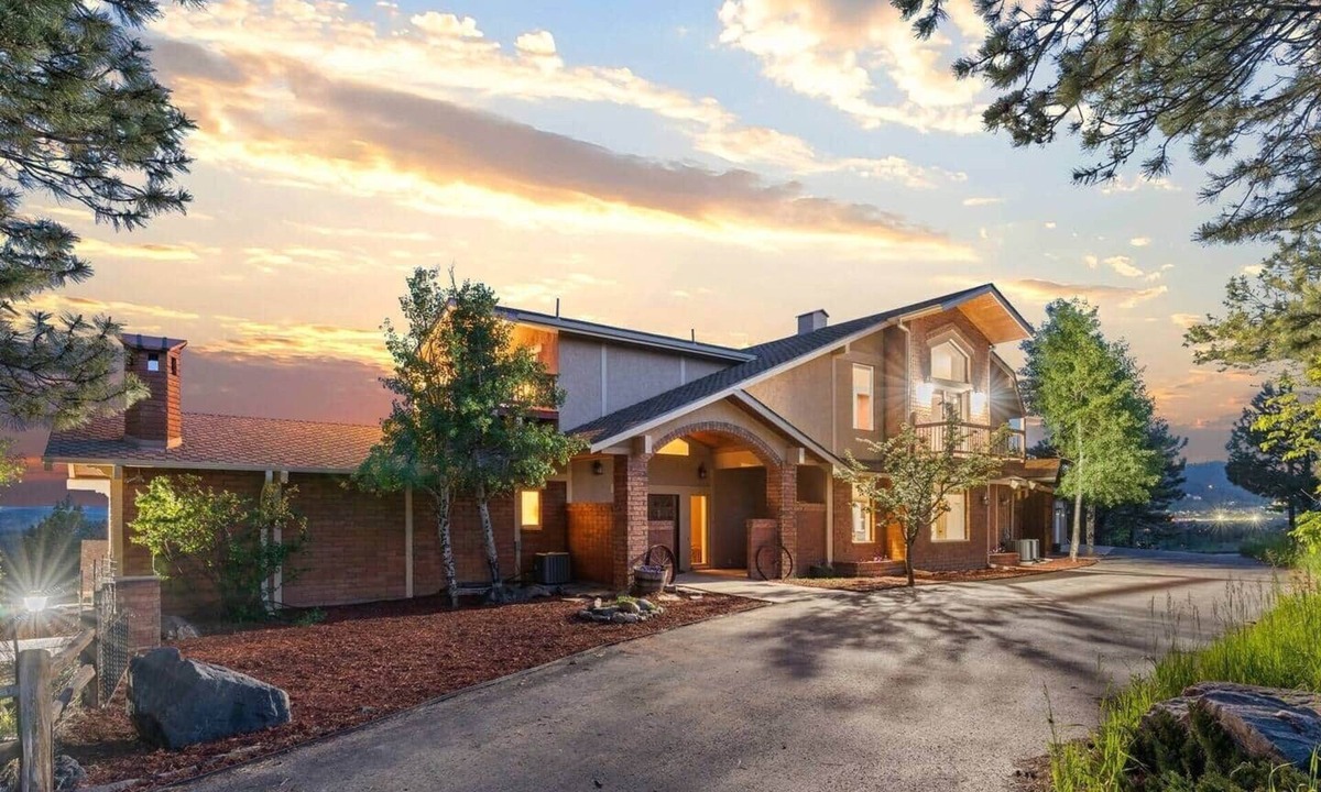 Golden Ski Chalet | Mountain Top Luxury Red Rocks Hot tub Sauna Views