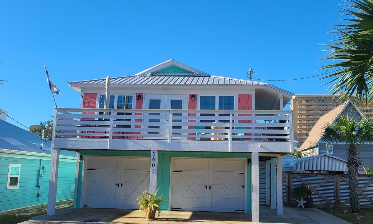 Holiday Beach House | NashShell Beach Cottage, Sleeps 4. Walk to the beach, Pets considered. No stairs