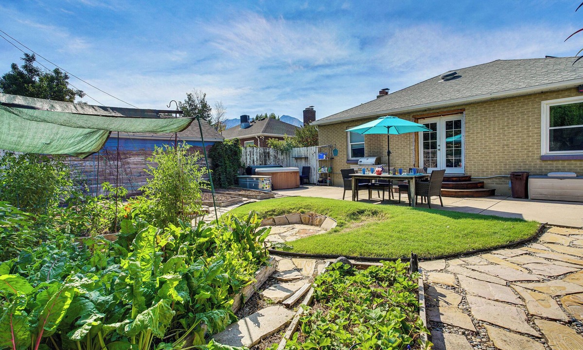 Canyon Rim Apartment | Near Hiking, Dining & Parks! Sunny SLC Retreat
