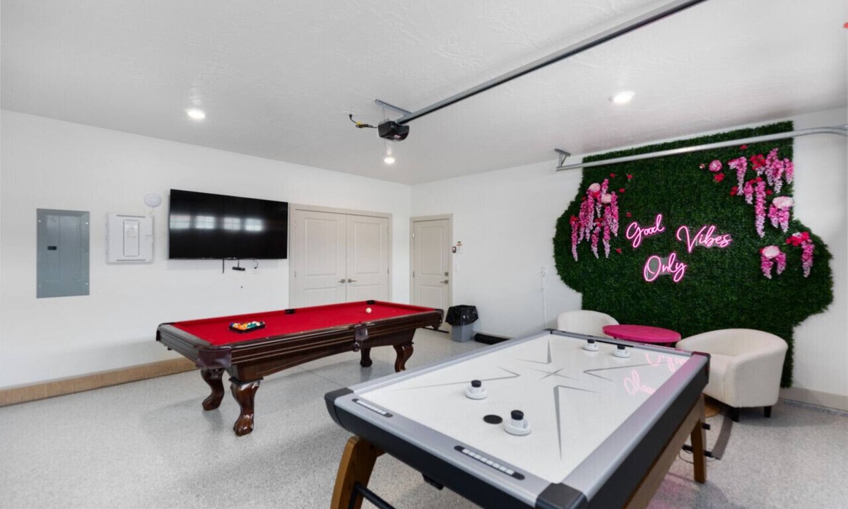 Santa Clara Villa | NEW- 3bd, 2.5 bath w/Game room lounge, Hot tub, pool, fire pit, and more