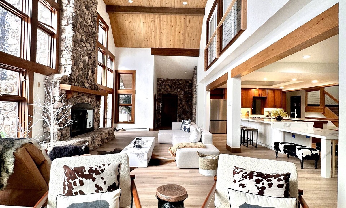 Avon Ski Chalet | New! Beaver Creek, Holden Road Location & Ski-in!