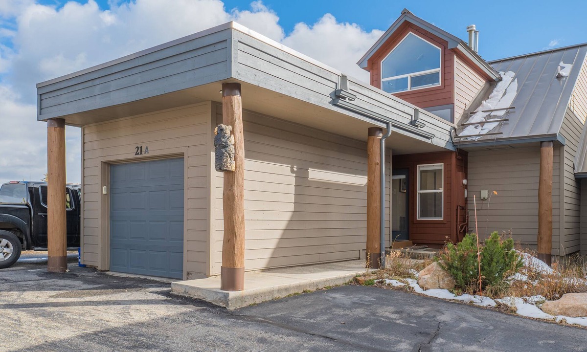 Wildernest House | *New* Cheerful 3 BDRM Townhome w/Private Hot Tub