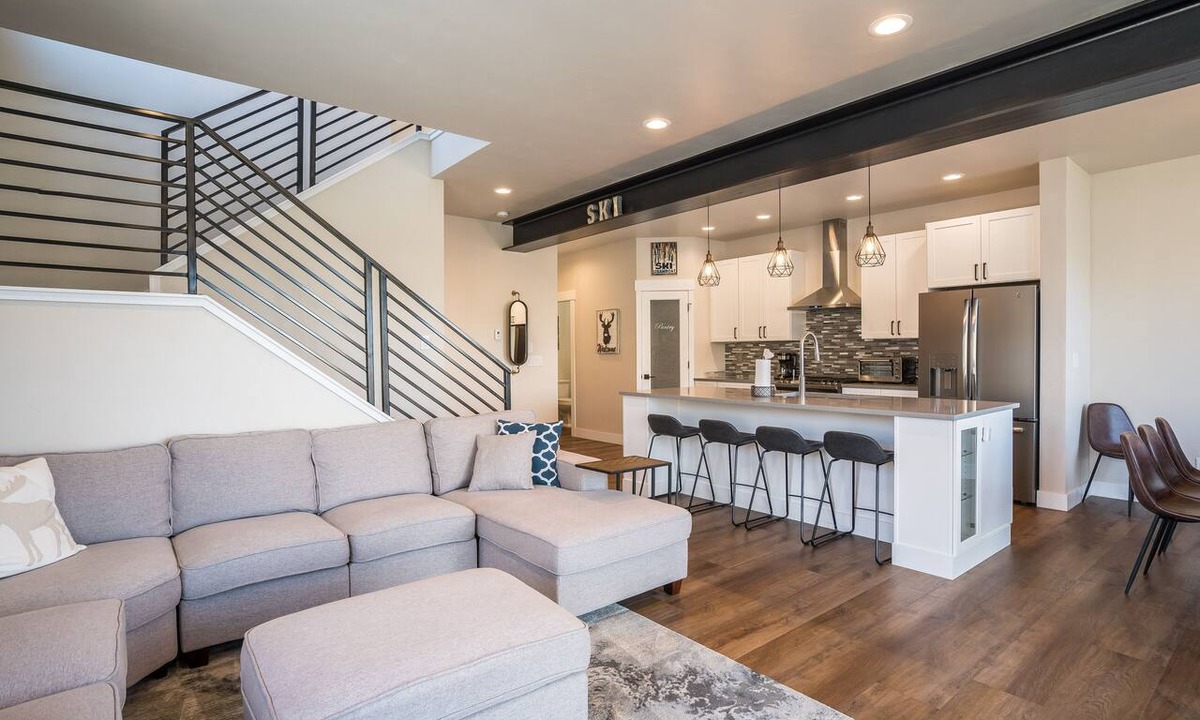 Steamboat Springs House | New Family-Friendly Home Overlooking Fox Creek, Large Deck & Cozy Furnishings