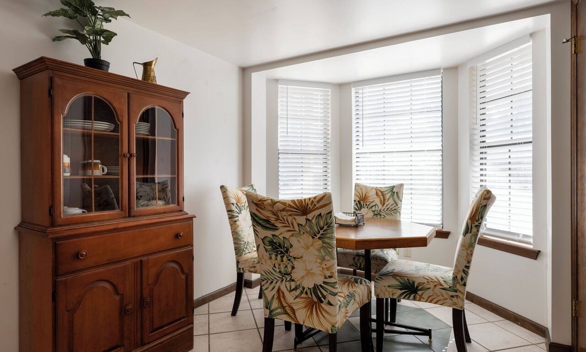 Ridge Manor Villa | New King Bed in spacious Ridge Manor Villa with BBQ, Screened Lanai, and Views