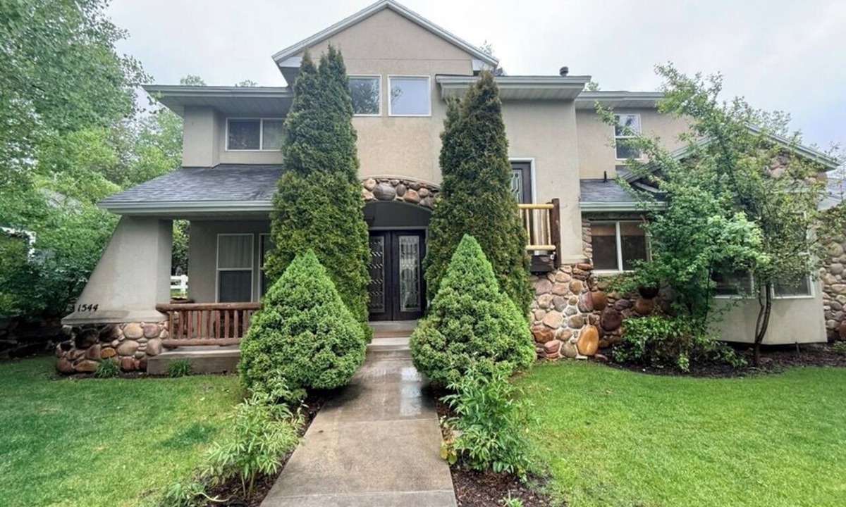 Willow Bend East House | NEW Listing! Luxury Lepa Lodge - 5 Bedrooms - Summer Specials!