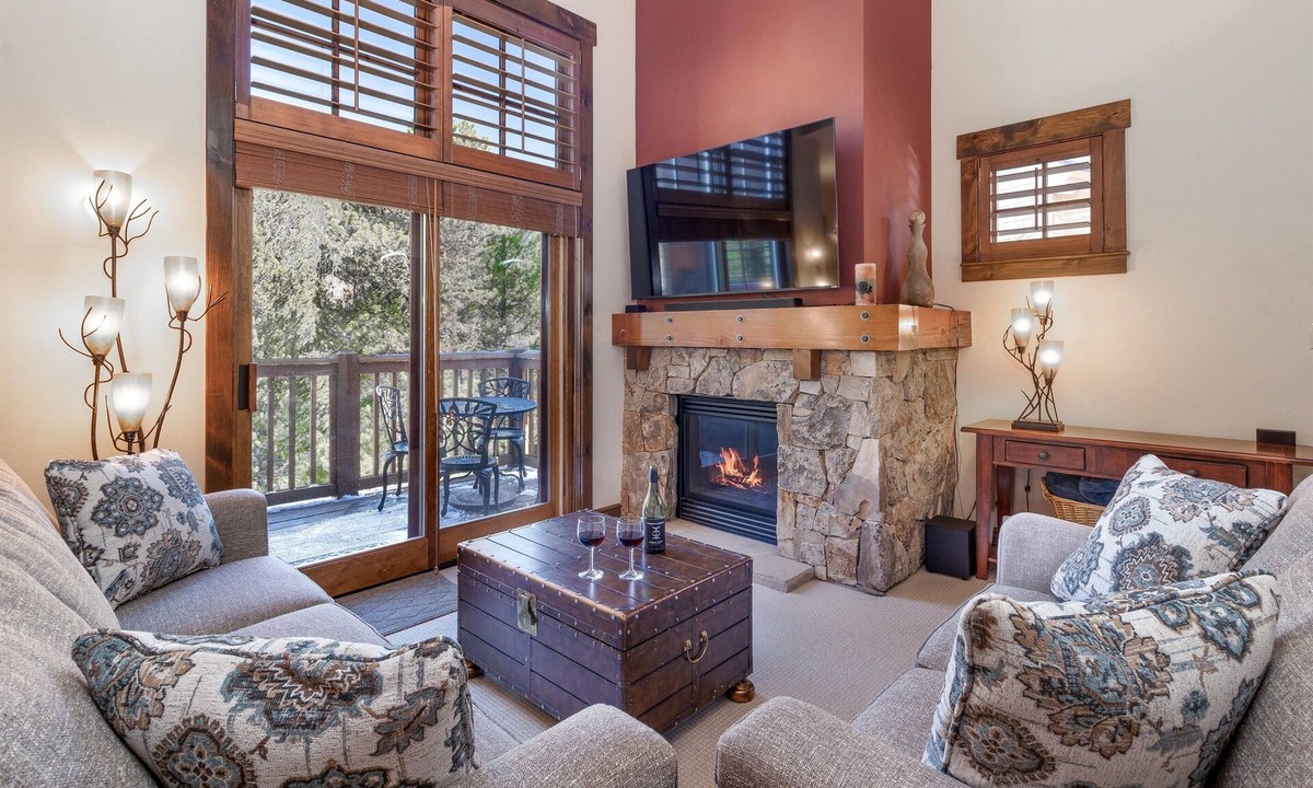 Lakeside Village Condo | New modern condo. Hot tub. Bike path. On Bus Route
