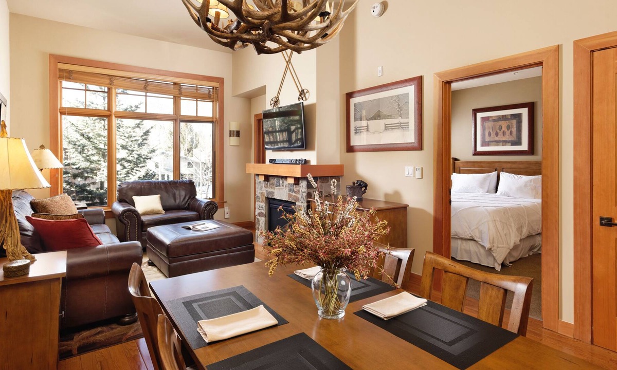 Snowmass Village Condo | New Ski in/ski out, Luxury 1 BR, by gondola, deck/spas/Capitol Peak Snowmass BV