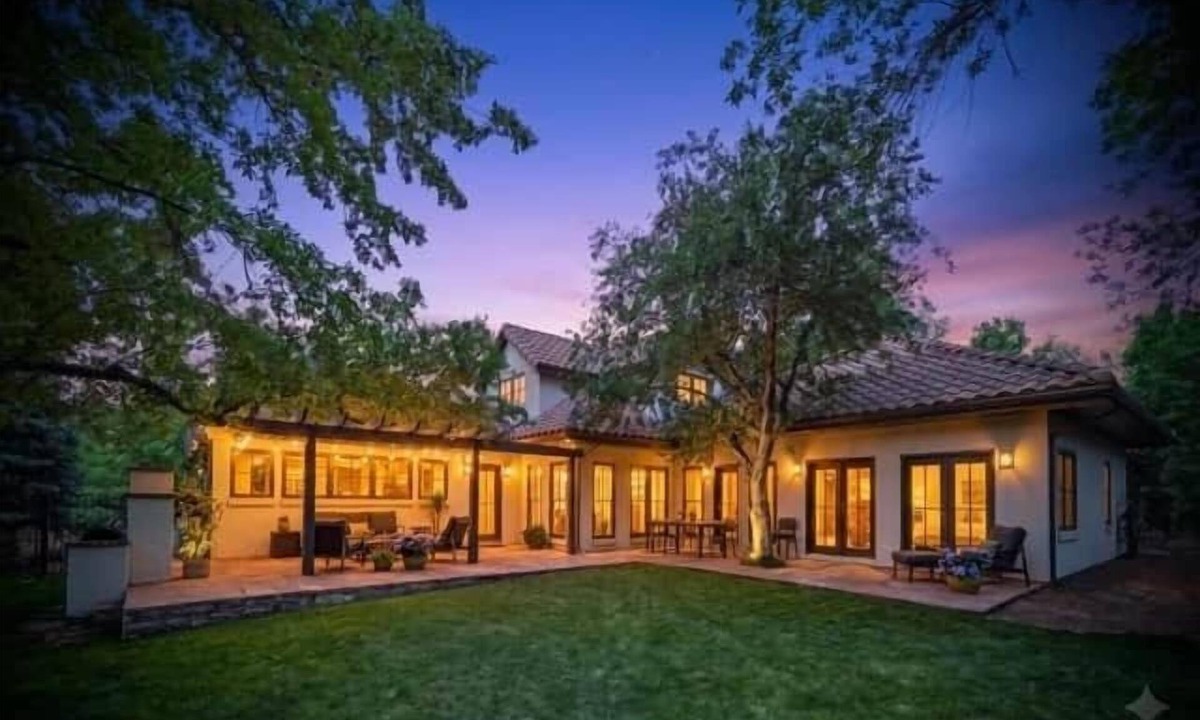 Winding Trail House | North Boulder Luxury Villa-4bd4ba spectacular yard w/hot tub & chef's kitchen