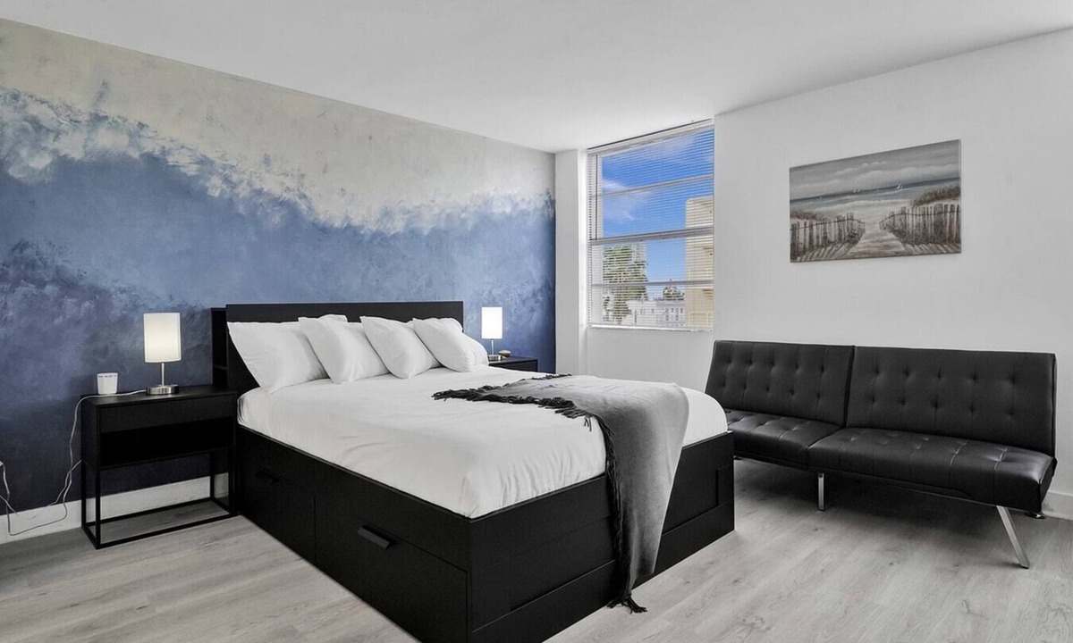 Flamingo/Lummus Apartment | Ocean Dr 1BR Miami Beach Getaway