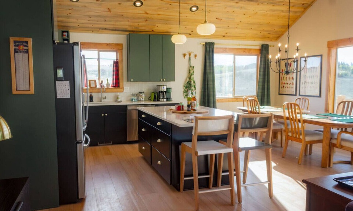 Indian Mountain House | Off-Grid Mountain Cabin w/Deck & Divide Views