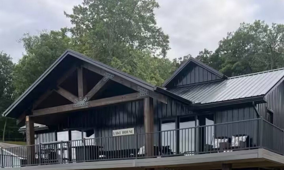 Newaygo Apartment | Off the Hook!