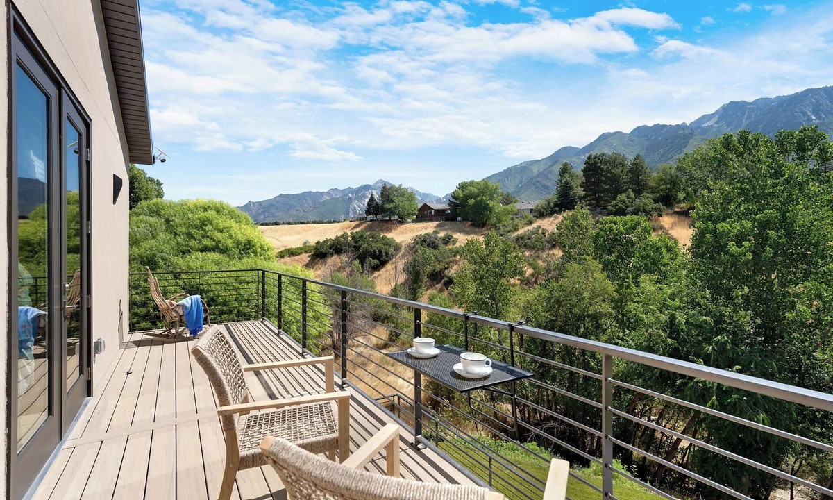 Sandy House | Organic-Modern Loft/Sauna, Cold Plunge, & Swim Spa/Wasatch Mountains