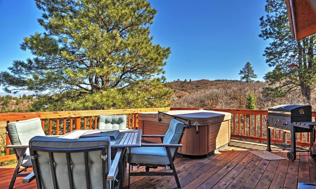 Pagosa Springs Apartment | Pagosa Springs Escape w/Deck, Hot Tub & Grill!
