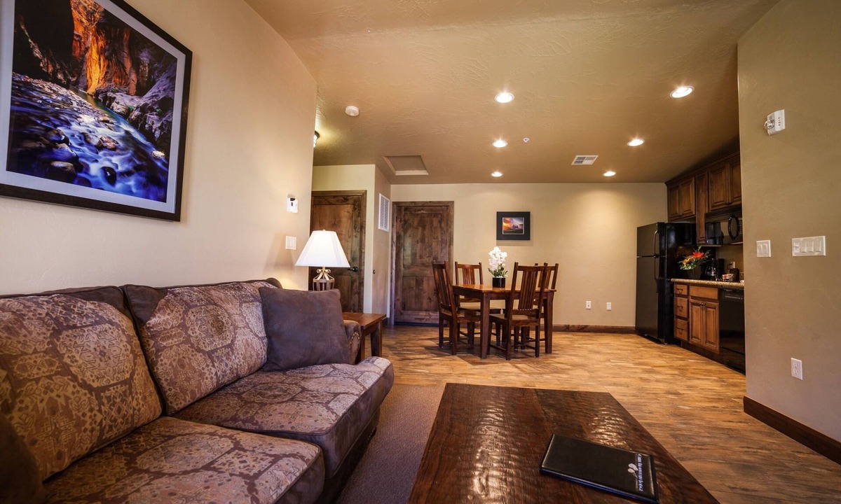Zion National Park South Entrance Apartment | Park Entrance Hub | 1 Unit | 1.2 Miles to Oscar’s Café and DeZion Art Gallery