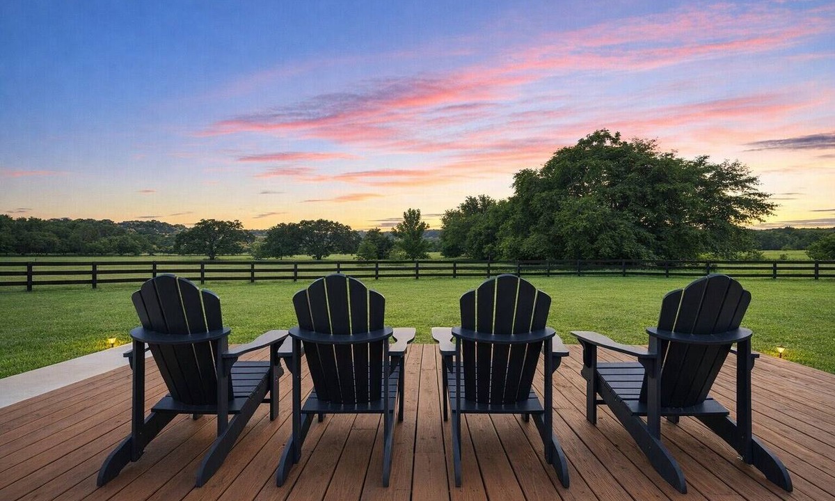 Morriston House | Peaceful 58-Acre Ranch Near WEC Room to Relax, Room to Reconnect Sleeps 8