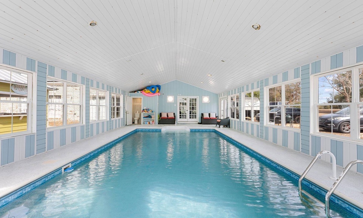 Chipley Bed & Breakfast | Peaceful Romantic Escape, Indoor Heated Pool, Hot tub, Breakfast, Art Studio