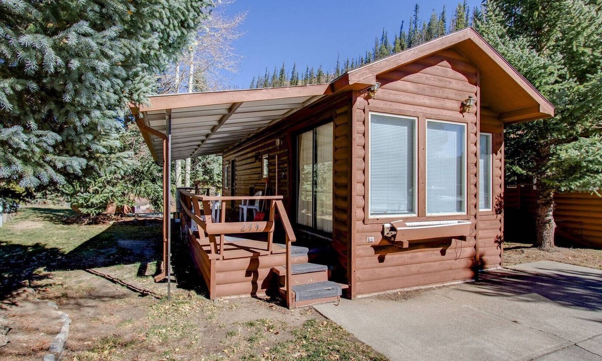 Breckenridge Ski Chalet | Peak Escape | Sleep Number Bed + Clubhouse Perks