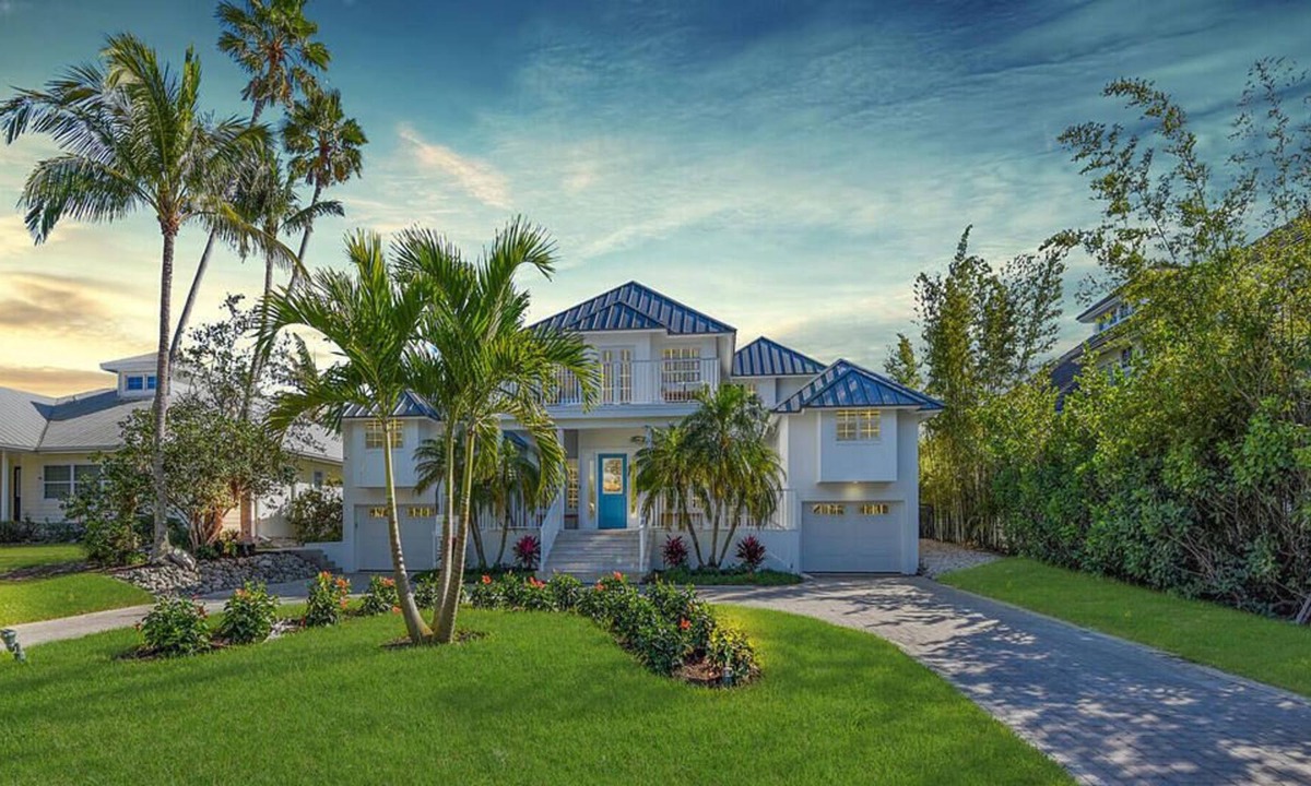 Royal Harbor House | PELICAN SHORE - Remodeled 5 bed + 2 den, 2 story expansive waterfront home!