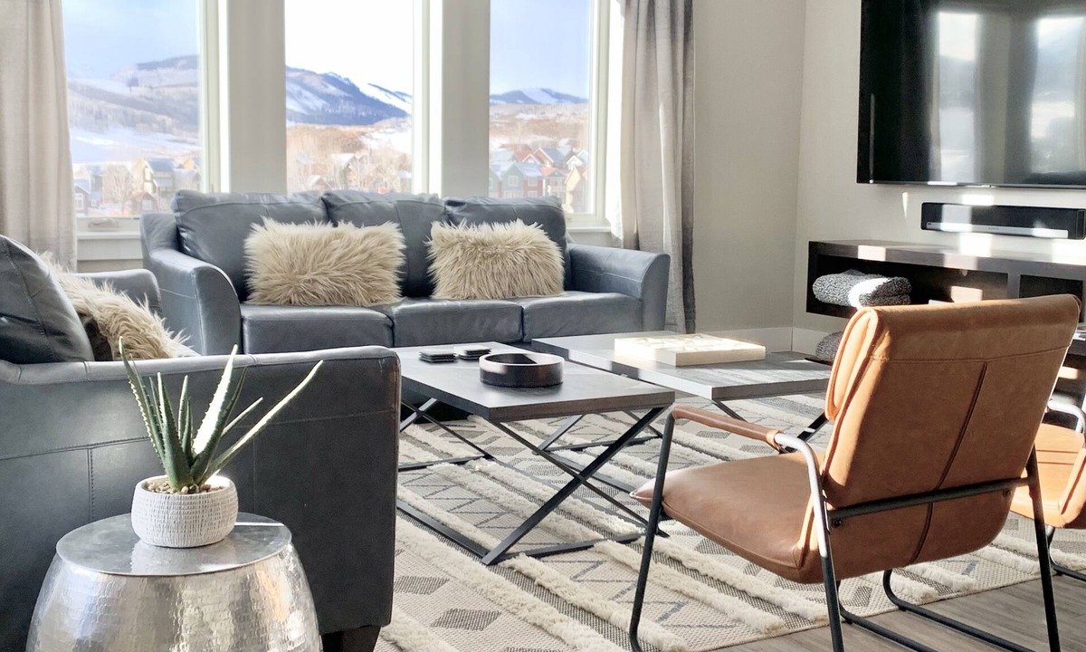Mount Crested Butte Condo | Penthouse #4 Panoramic Views, Hot Tub, 75" & 55" TVs, Sonos, Free Town & Ski Bus