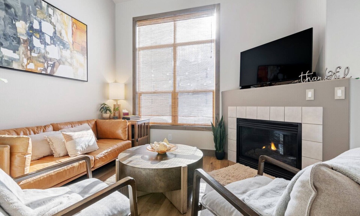 Edwards Villa | Perfectly Located 3 Bed 3.5 Bath Beautiful Townhome