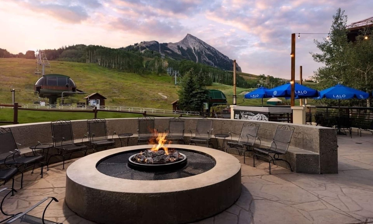 Mount Crested Butte Hotel | Pet-Friendly Alpine Suite Perfect for Adventure Seekers, 2 Rooms w/Kitchenette