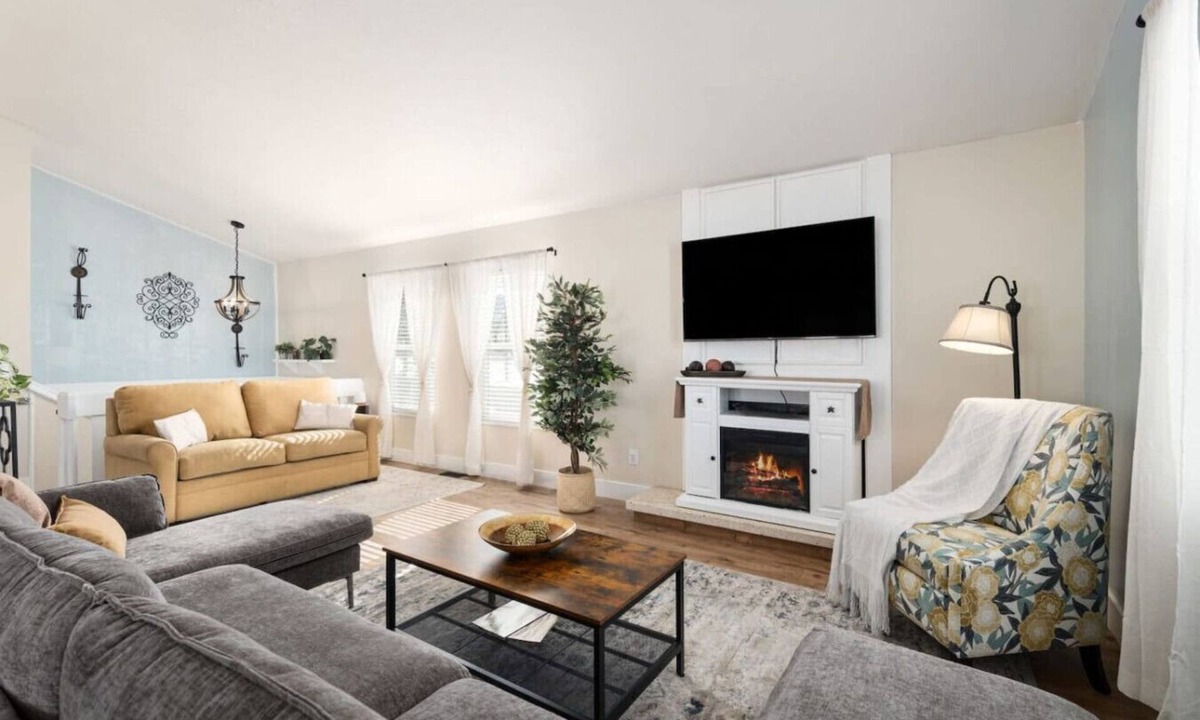 Mount Pleasant House | Pet Friendly Farmhouse with Yard & BBQ