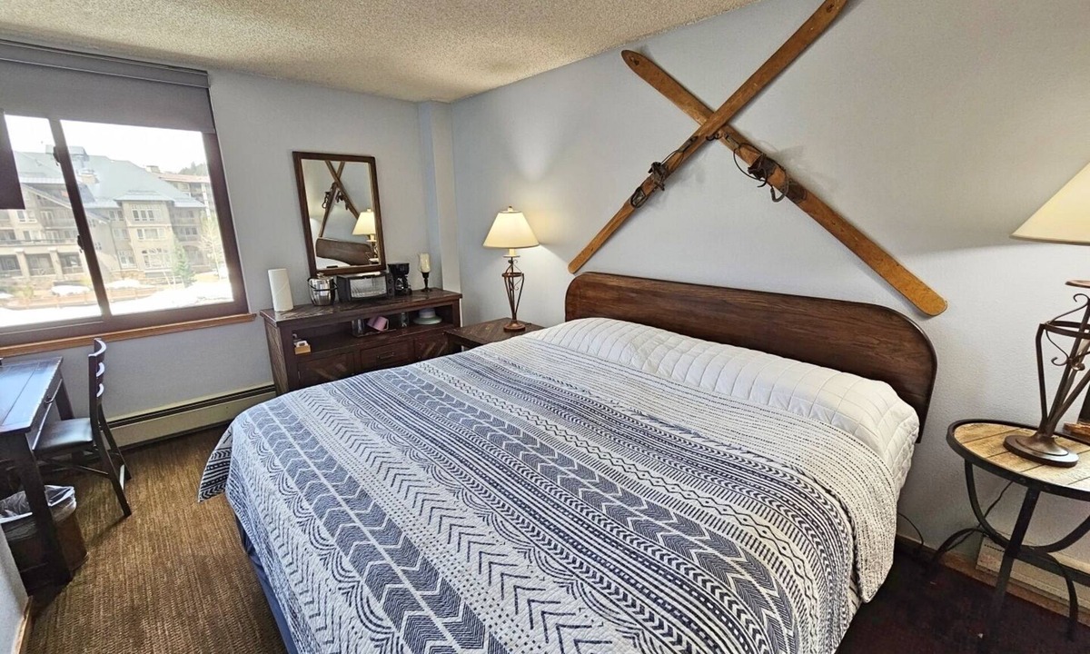 Copper Mountain Village Condo | Pet Friendly King Studio, Center Village, walk to slopes 446