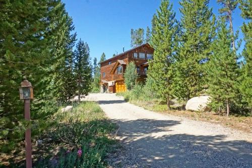 Grand Lake Apartment | Pet Friendly Studio Condo, High Quality Finishes