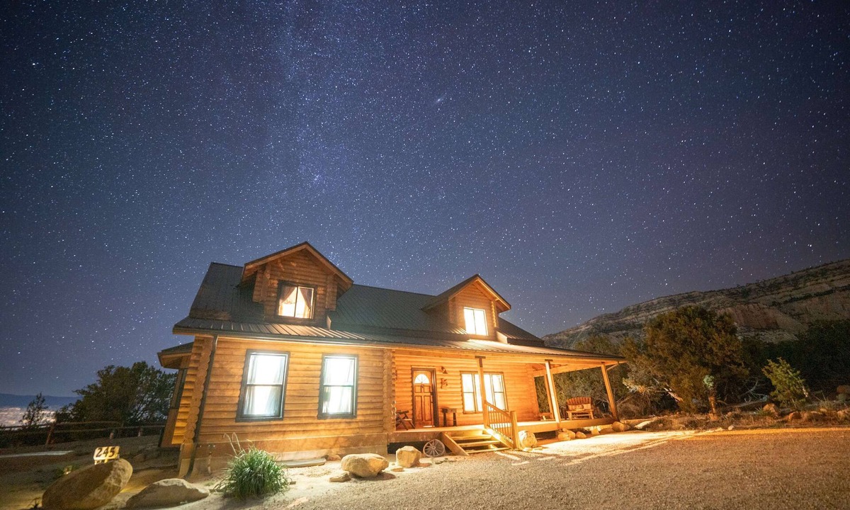 Orderville Cabin | Pinyon Ridge Ranch Near Zion National Park. Private Hot Tub, incredible stargazing! Pets OK!