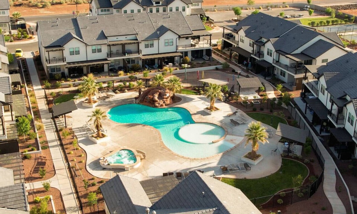 Ivins House | Poolside Retreat Arcade, ping pong, pickleball