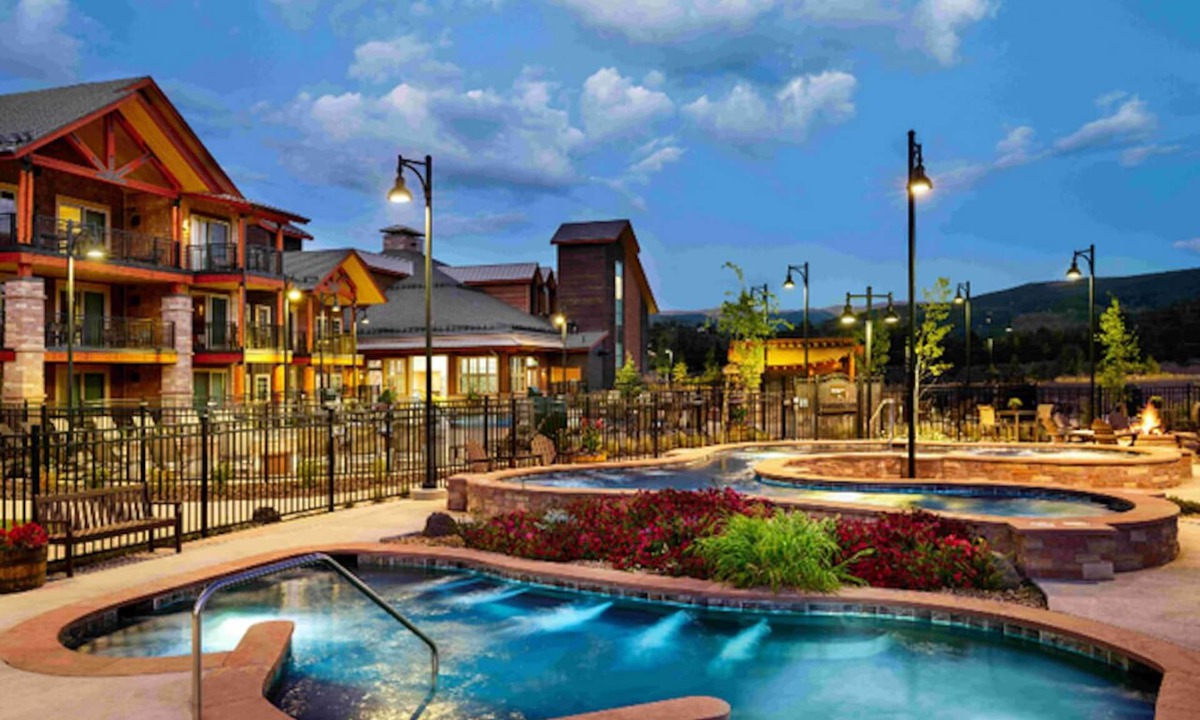 Fairmount On The River Hotel | Premium Skiing Winter Escape! Upscale Villa Resort