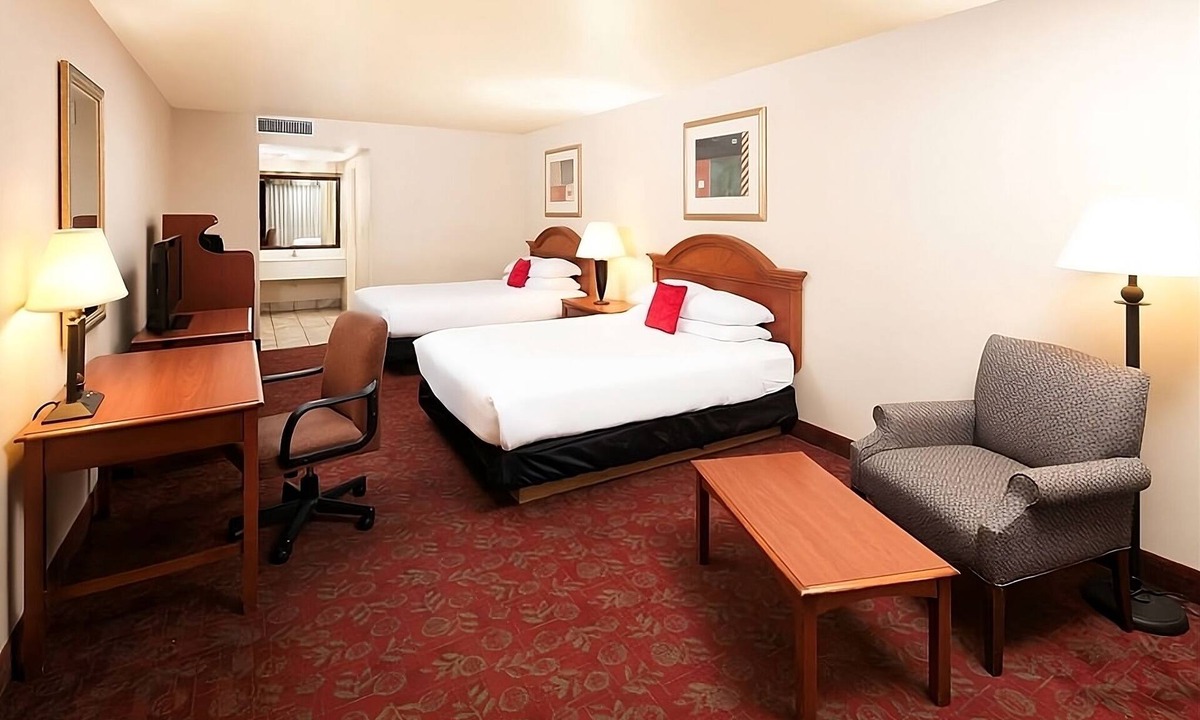St. George Hotel | Prime Location! Onsite Pool, Free Parking, Breakfast!