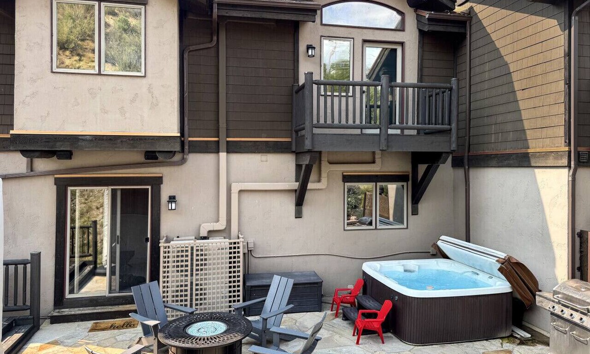 Edwards Villa | Private Hot Tub, 2700 Sq Feet, Free Private Shuttle - Arrowhead Townhome, Beaver Creek