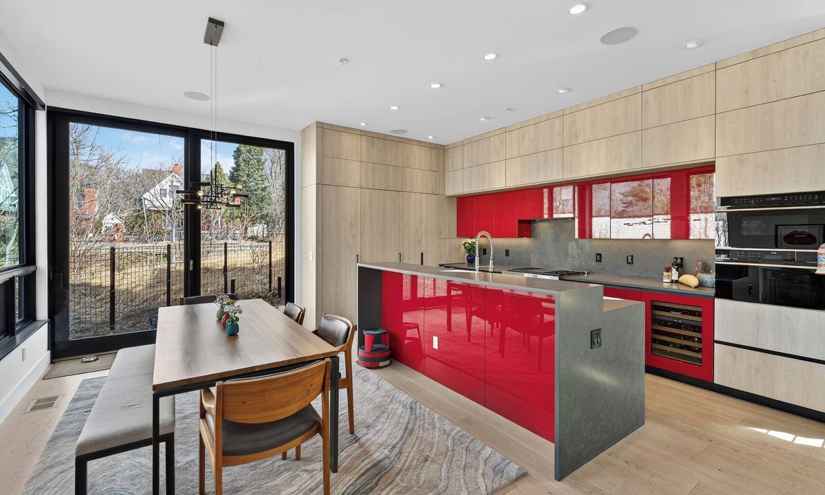 Lower Arapahoe House | Private Luxury 4-bedroom house on Pearl St