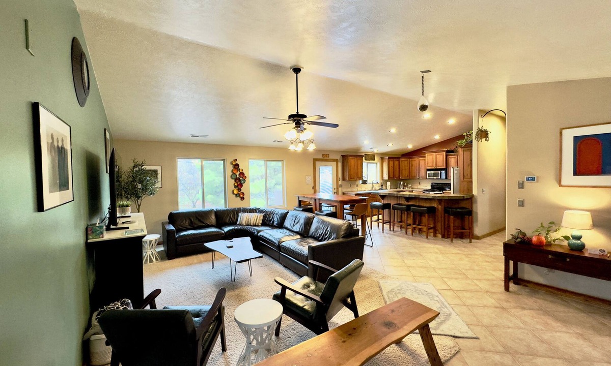 Zion National Park South Entrance Apartment | Private Patio w/BBQ, King beds, Super CLEAN, Walkable, right downtown!
