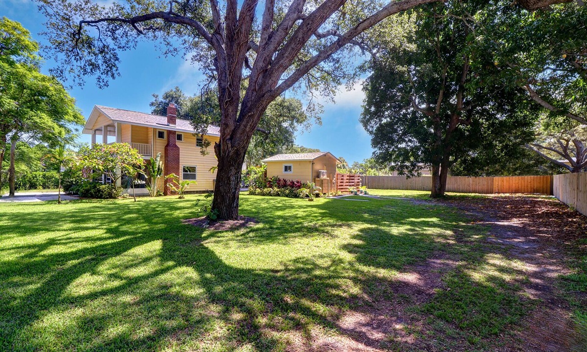 Largo Cottage | Private Surf Shack Less Than 5 Minutes to Indian Rocks Beach Bikes Included!