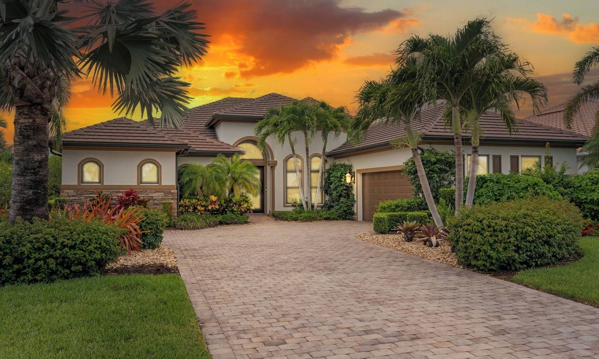 Naples House | Private Waterfront Estate, Heated Saltwater Pool/Spa, Golf Cart - Beach Club