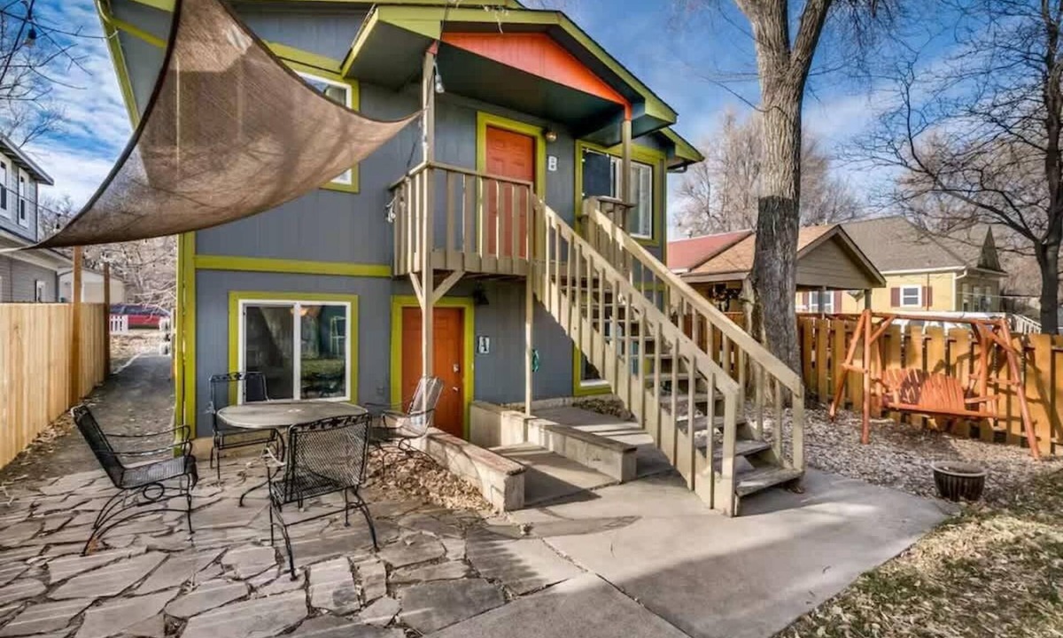 Martinez Park House | Putting Green Flats Near Old Town | Dogs Welcome