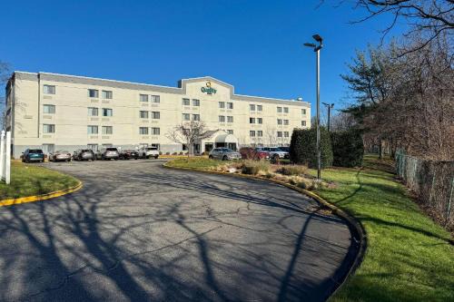 Spring Valley Hotel | Quality Inn Spring Valley - Nanuet