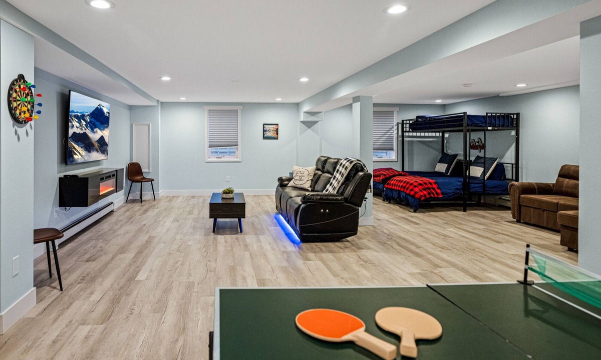 Littleton House | Quiet neighborhood near it ALL, Sleeps 12, Pet Friendly, Swamp Cooler