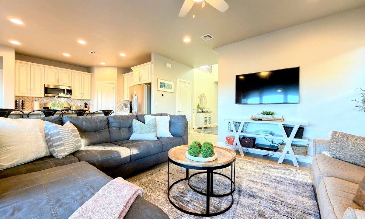 Sienna Hills House | Red Rock Landing- spacious & luxurious 4 bed/4 bath townhouse near Zion w/VIEW!