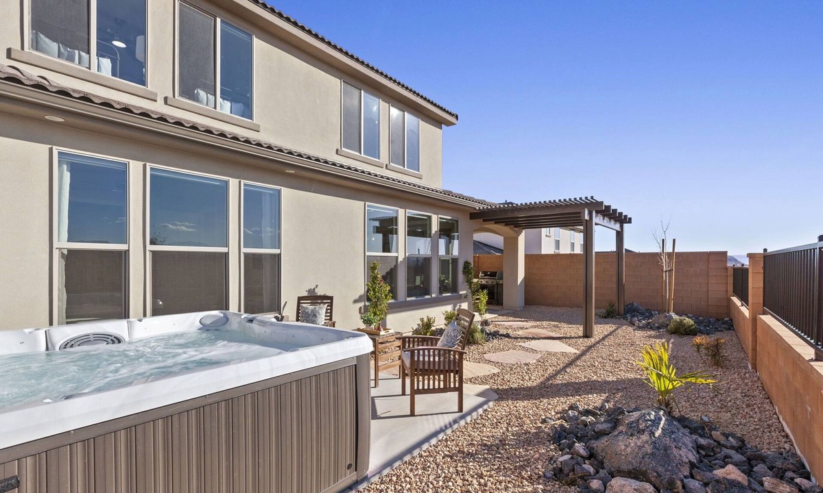 Washington House | Red Rock Retreat at Paseos 1249, Private Hot Tub, Grill & near Sand Hollow Reservoir