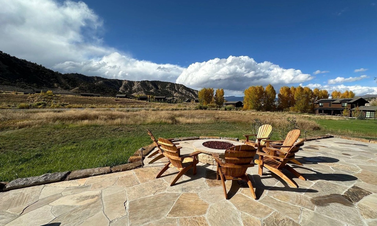 Edwards House | Relax, rejuvenate in modern mountain home! Vacationers only, please