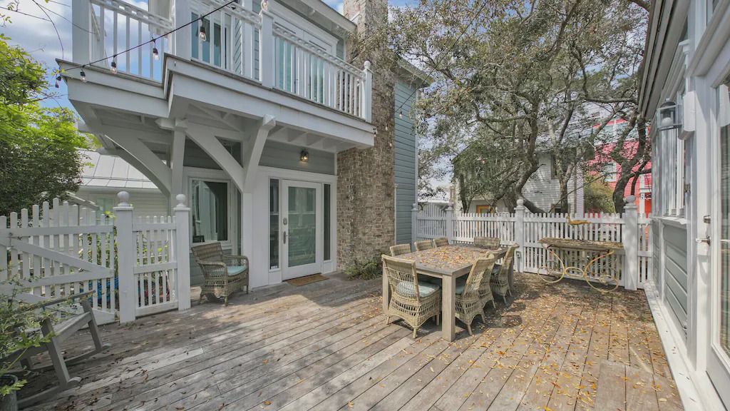Seaside Cabin | Rendezvous Carriage-Gorgeous Carriage Home with 1 bed/1bath