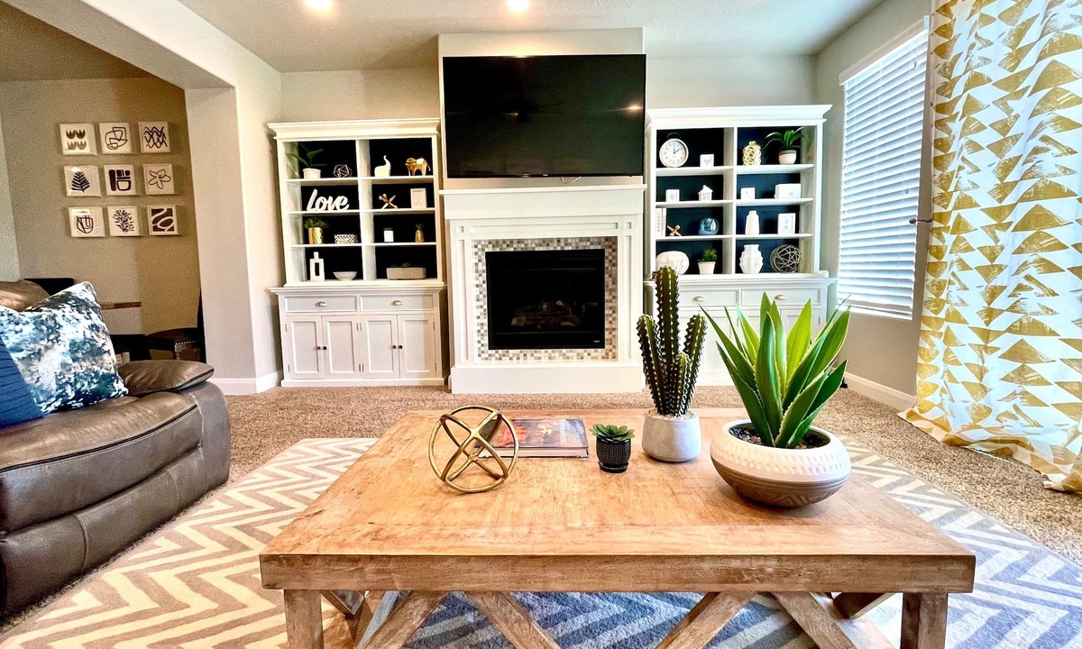 St. George Villa | Renovated 4BR Sleeps 14 - Game Room & Balcony Deck