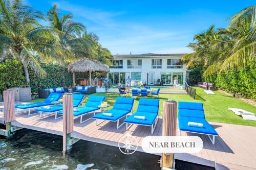 Barrier Island House | Retreat by Beach Waterfront Lago Key