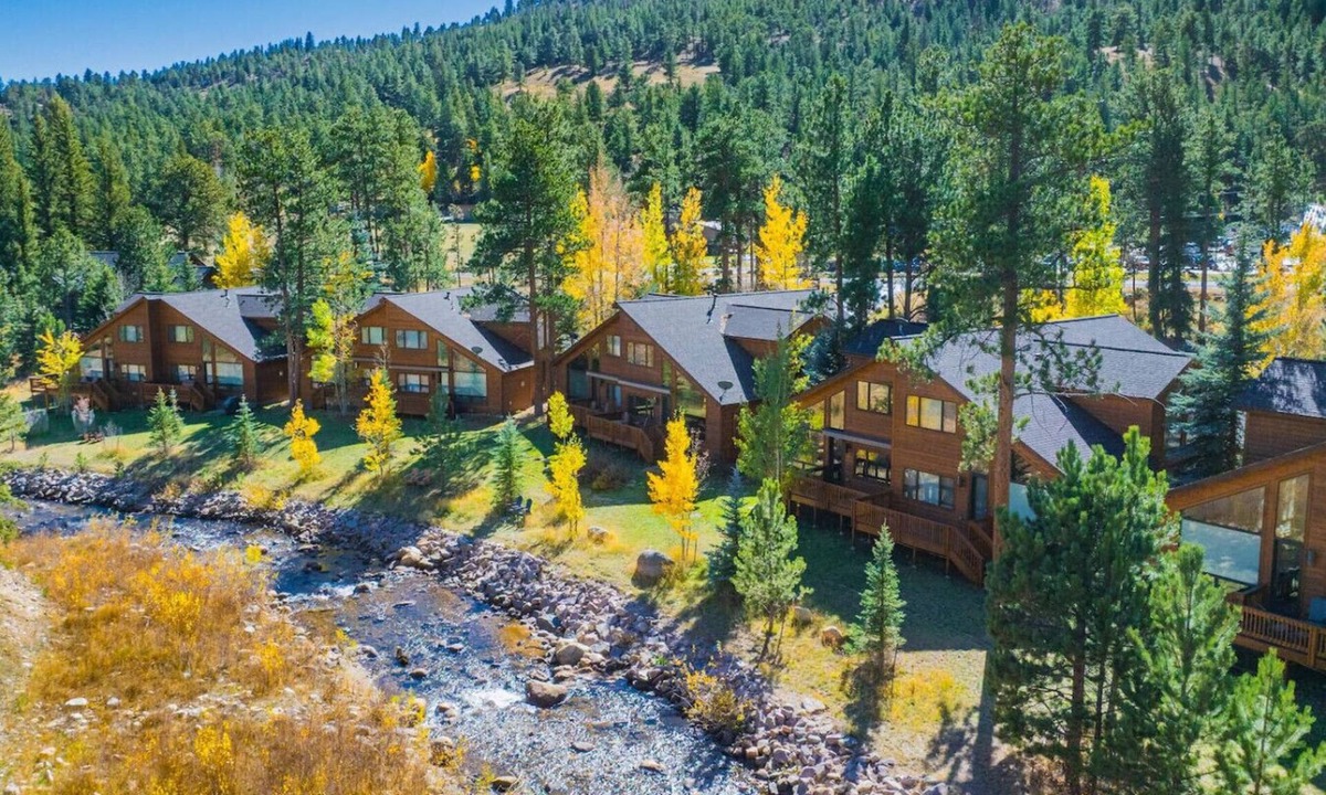 Estes Park Villa | Riverfront! Views, minute to RMNP & town