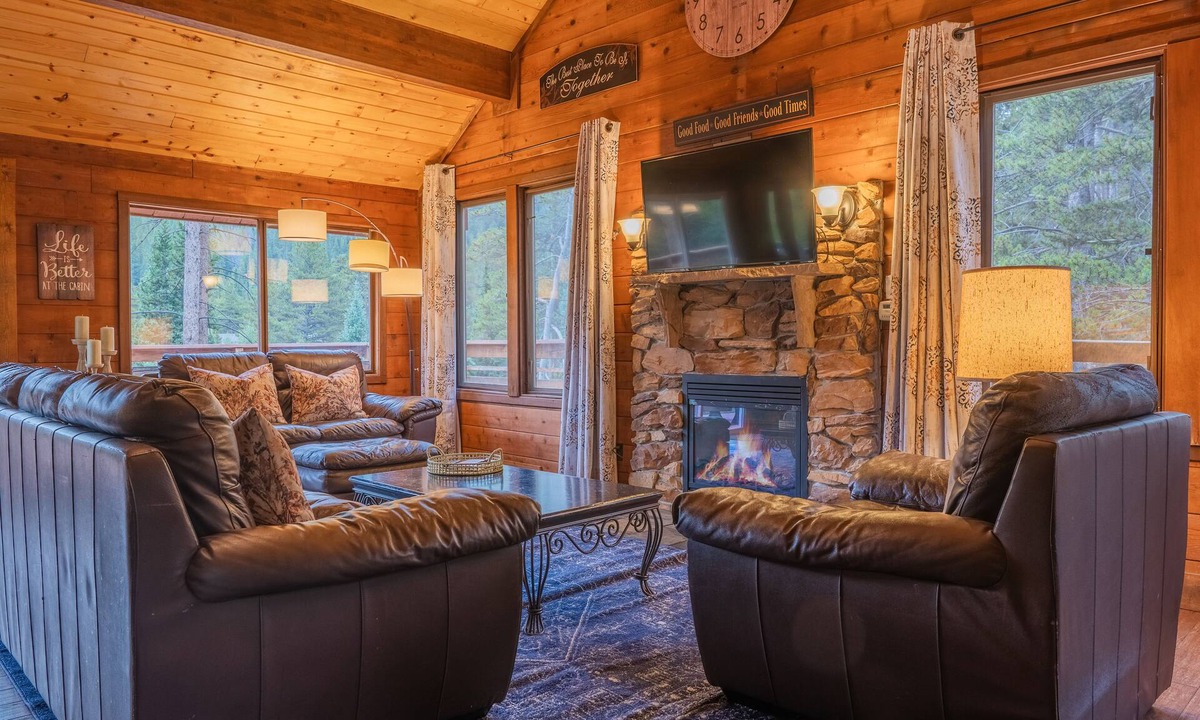 Blue River Cabin | Riverside Cabin Close to Hiking, Skiing, & More